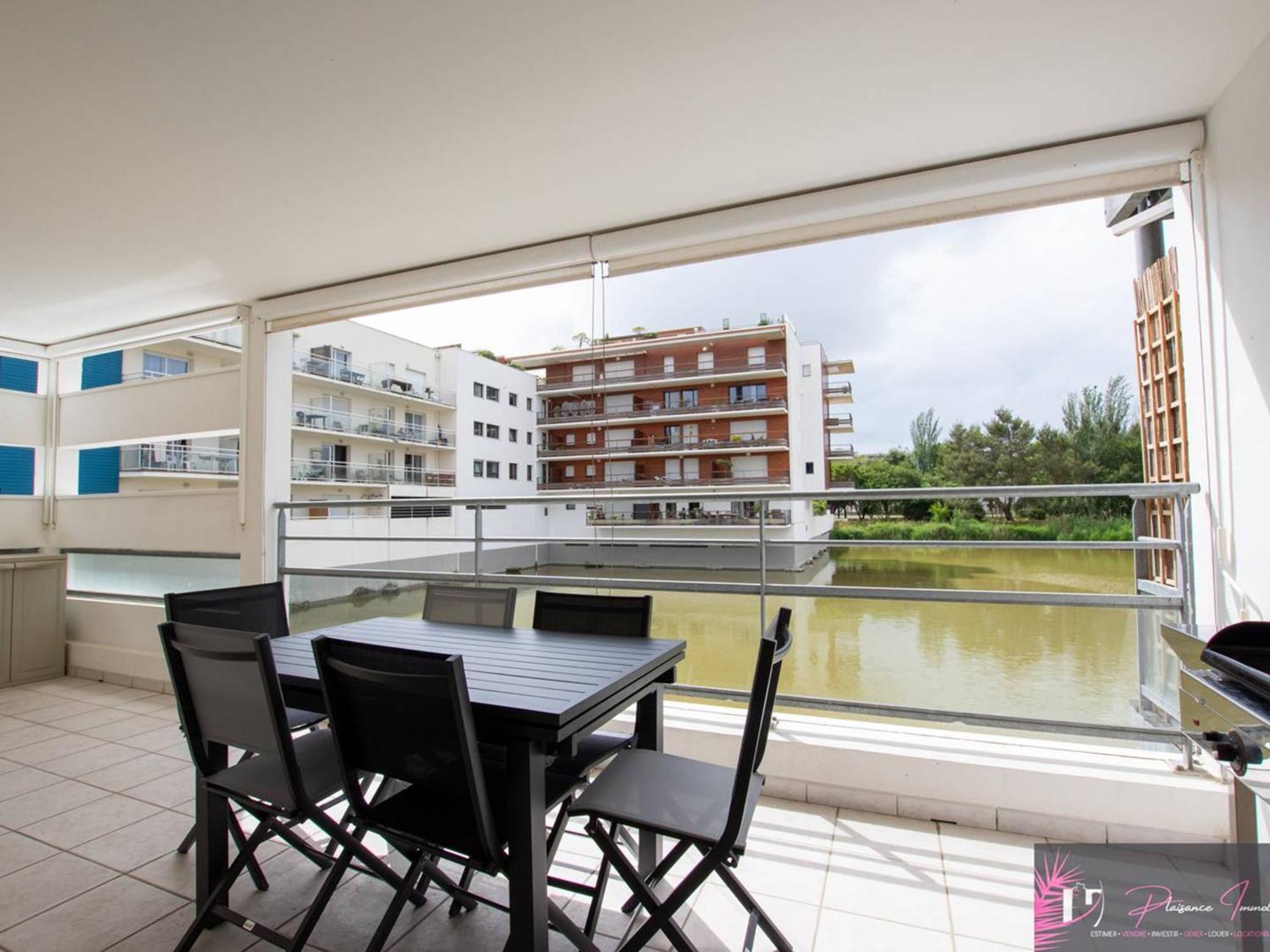 Agreable T3 Avec Terrasse Et Parking A La Rochelle - Fr-1-825-12
